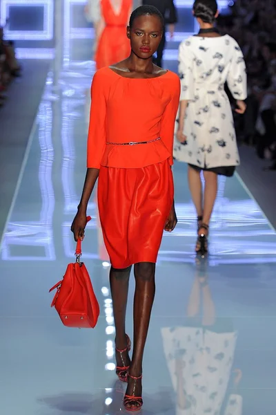 Look 16